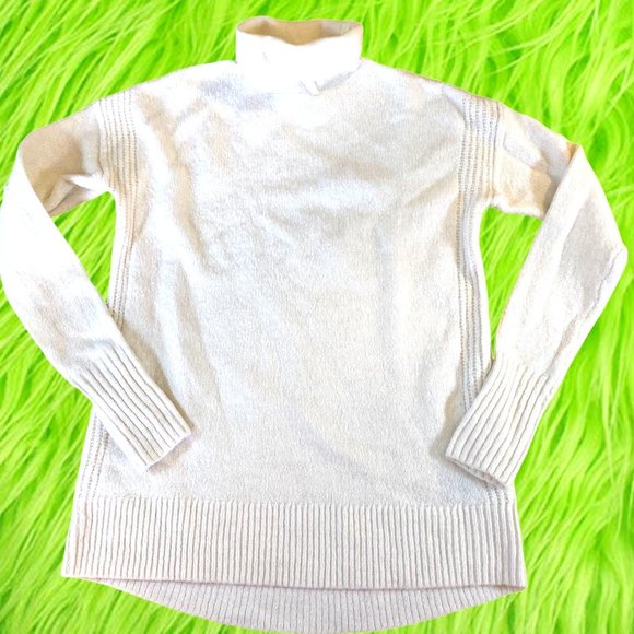 Awesome White Gap XS Long sleeve turtle neck sweater - Picture 1 of 9